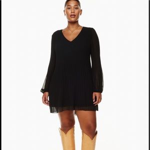 Wilfred
Daydreamer V-Neck Dress   black